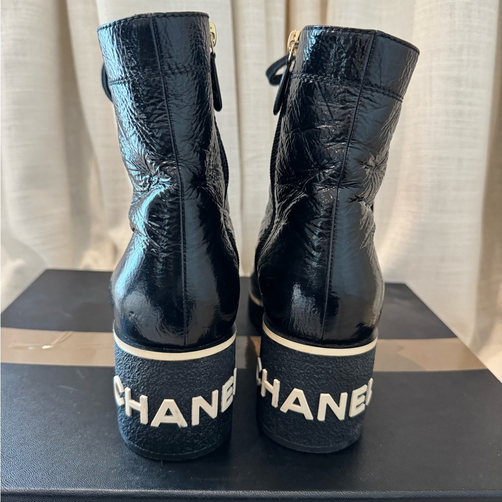 Chanel patent leather boots - Picture 2 of 8